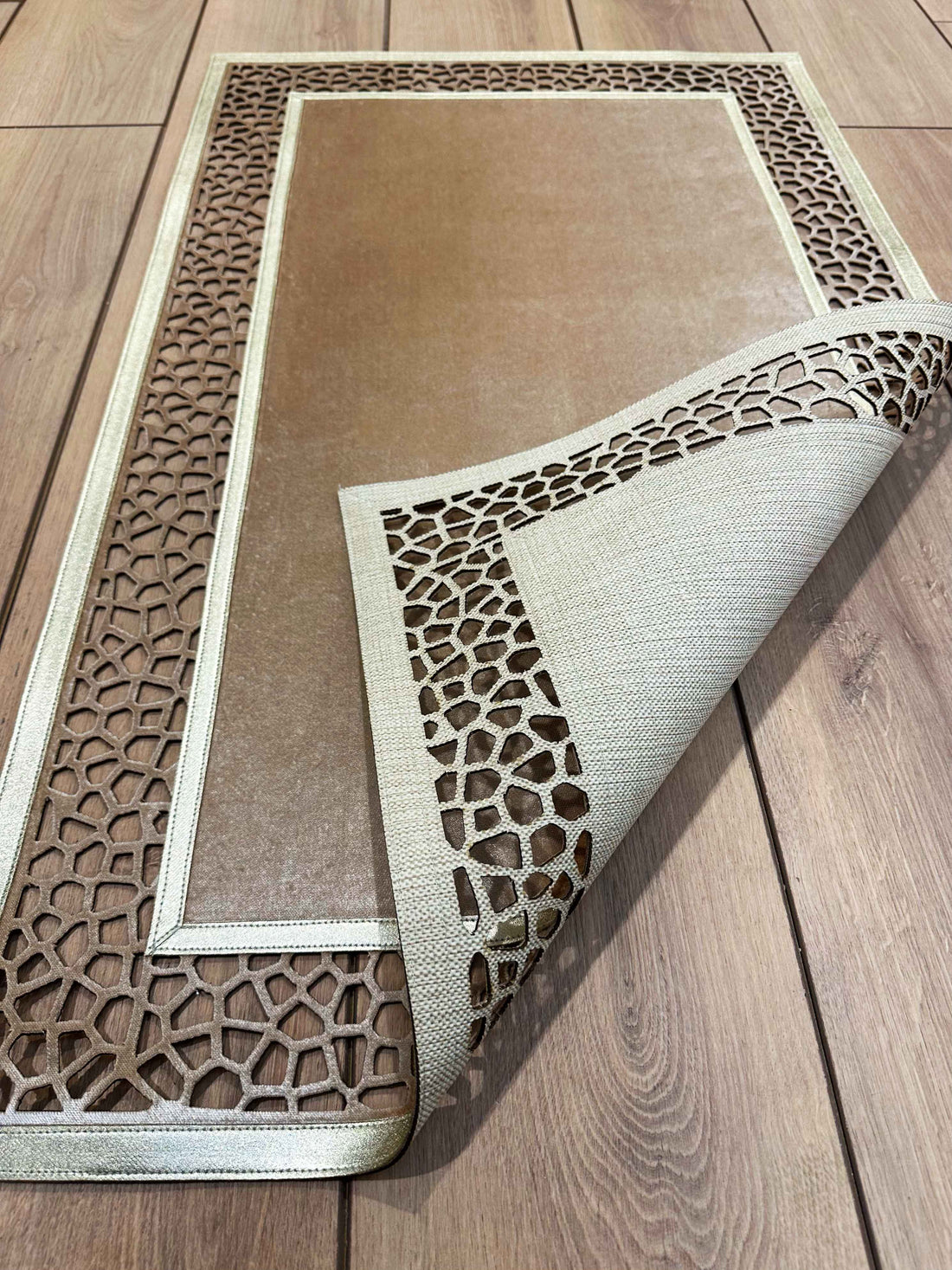 Esin Rug